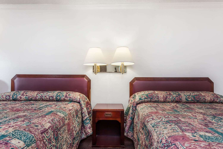 Bedroom 4, Knights Inn Columbia, Lexington
