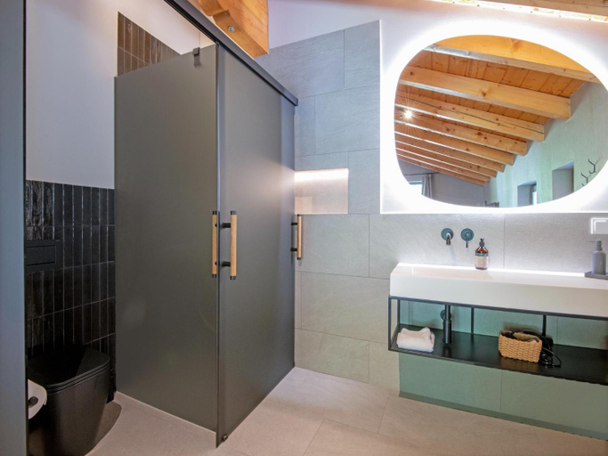 Bathroom 2, Luxury chalet in Niederau with whirlpool, Kitzbühel