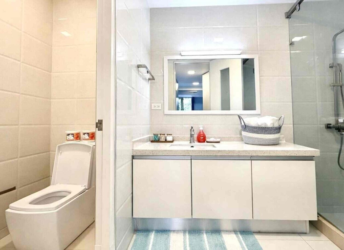 Bathroom 2, Kingston Comfy 2BR Apartment