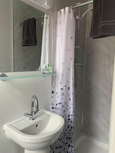 Bathroom 4, The Woodleigh Hotel, Blackpool