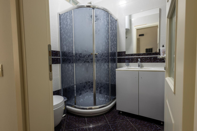 Bathroom 4, Diamond Hill Spa Hotel, Vlorës