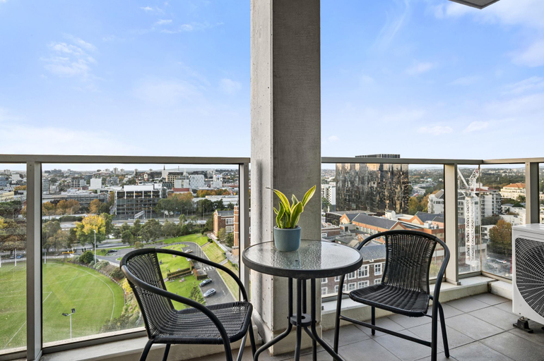 Balcony/terrace 3, Poolside 2-Bed Apartment in South Yarra, Melbourne