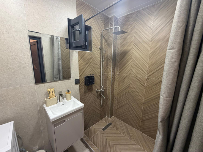 Bathroom 3, Republic Square Apartments, Yerevan