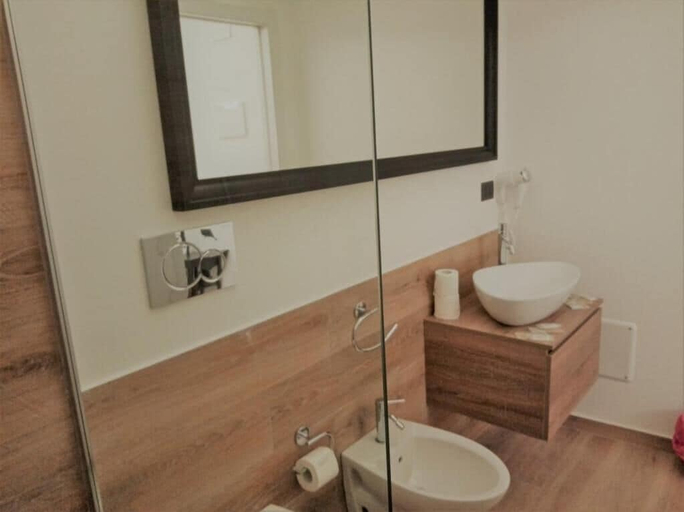 Bathroom 3, Hotel Noto Marina Vista Mare, Syracuse