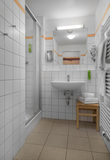 Bathroom 3, JUFA Hotel Gitschtal, Hermagor