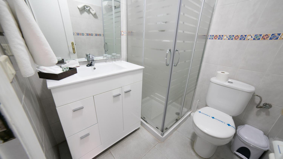 Bathroom 4, Hotel Aguere, Santa Cruz de Tenerife