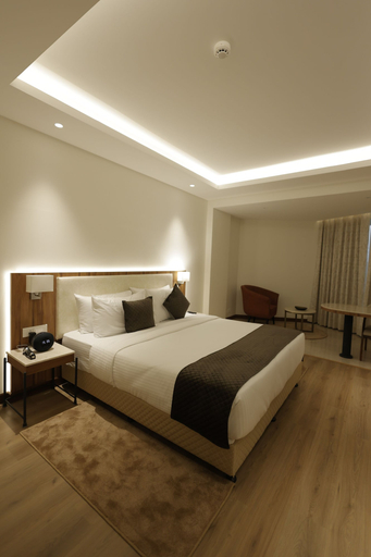 Room 5, Empires Luxe, Puri