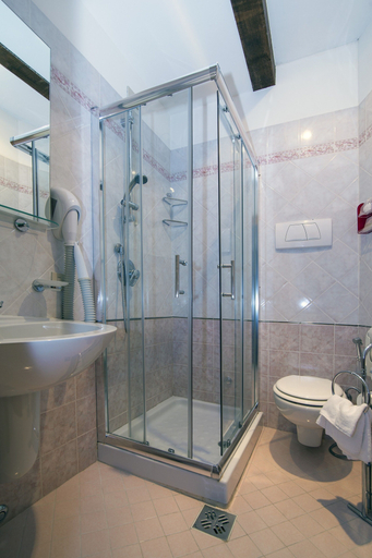 Bathroom 4, Hotel Orion, Venezia