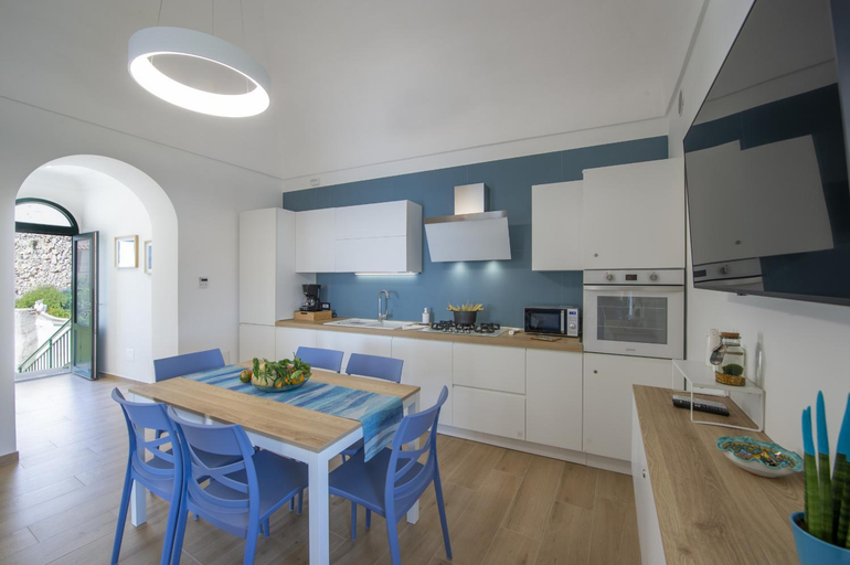 Kitchen 5, Villa CristAl, Salerno