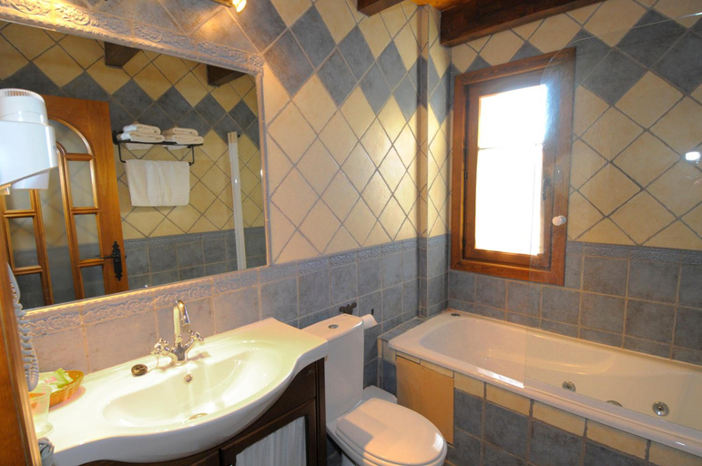 Bathroom 4, Casa Arcas, Huesca