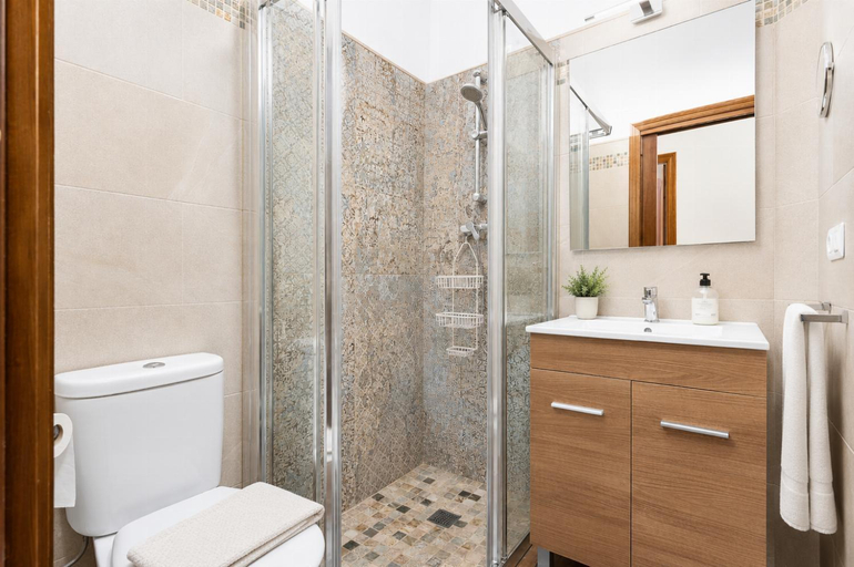 Bathroom 4, Villa Cecilia Large Private Pool AC WiFi, Málaga