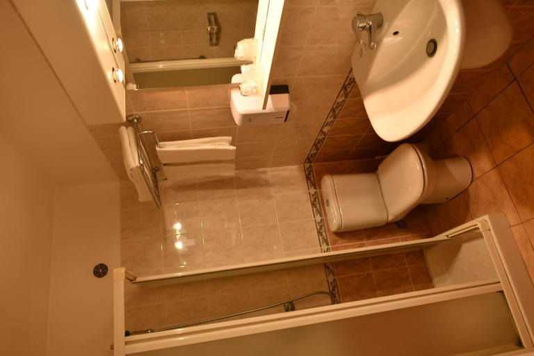 Bathroom 4, Le Claridge, Corse-du-Sud