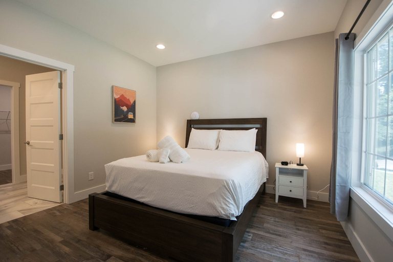 Room 4, Druid Hills Retreat II Sleeps 8 Free Tix, Henderson
