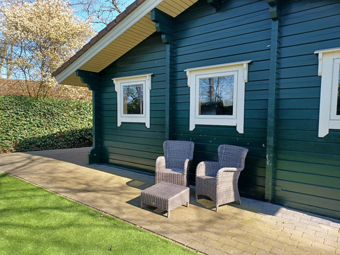 Balcony 5, Bungalow met Omheinde Tuin op de Veluwe, Nunspeet