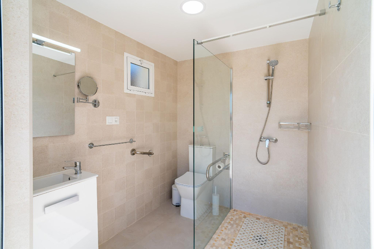 Bathroom 4, Cubo's Villa Las Palmeras Altas 17PAX, Málaga