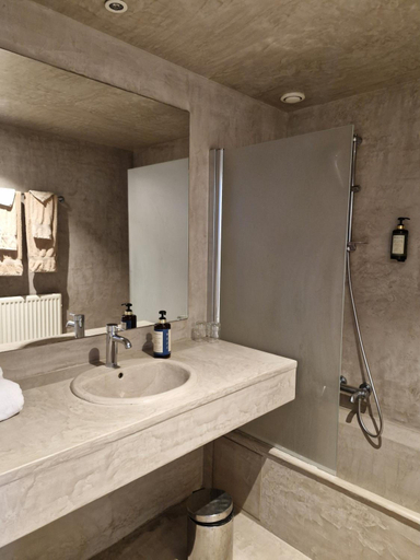 Bathroom 4, In Den Bonten Os Hostellerie, Antwerpen