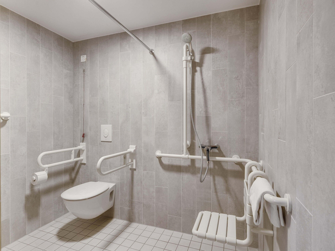 Bathroom 5, B&B HOTEL Bremen-Süd, Bremen