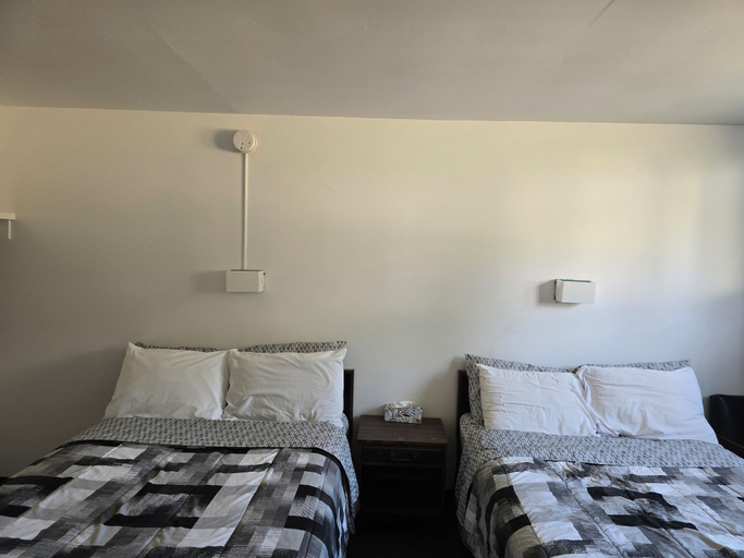 Bedroom 5, Melita Inn Motor Hotel, Division No. 5