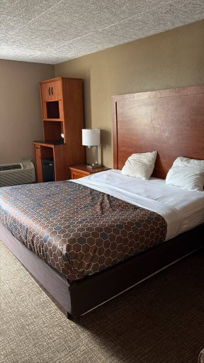 Bedroom 4, GreenRidge Hotel, Lake