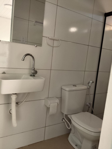 Bathroom 4, Uma Janela Para o Sol, Cairu