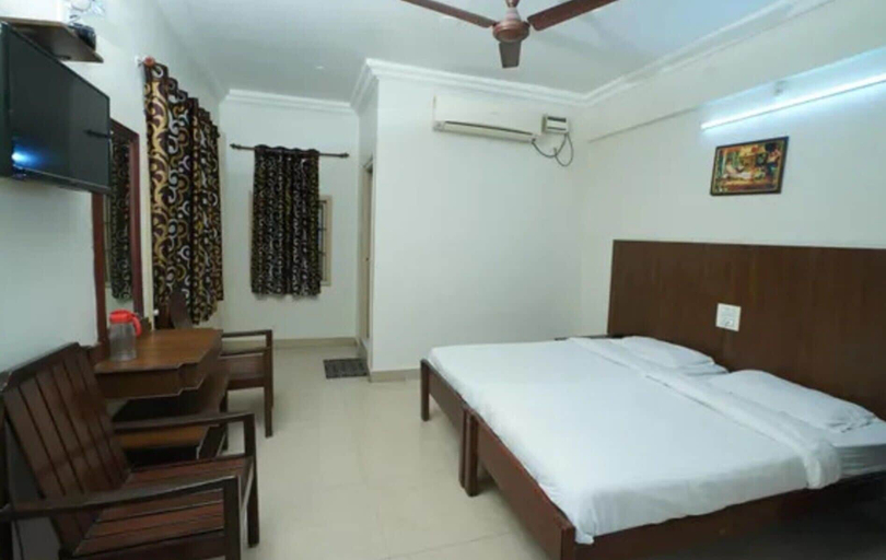 Room 3, Fabhotel Bhavani Inn Luxury Rooms, Hyderabad