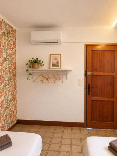 Bedroom 4, Pink Lemon House, Alicante