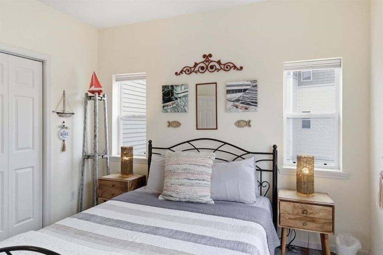 Room 3, Bright Lakefront Condo, Amazing Views, Pools, Hot Tub, Camden