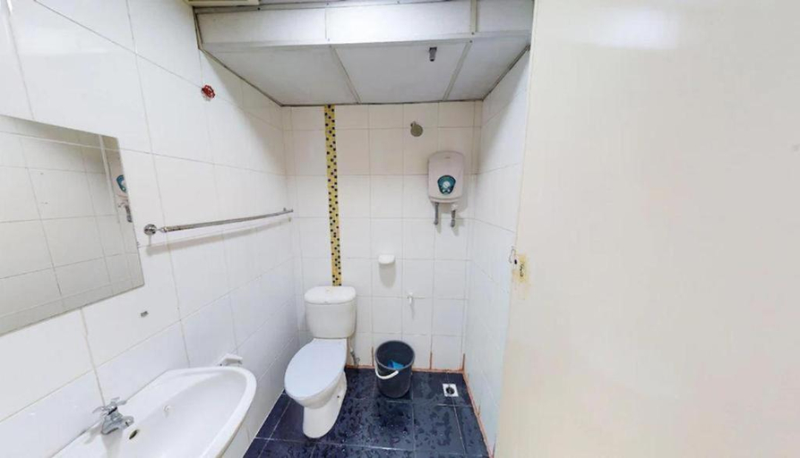 Bathroom 5, Aristo Hotel @ Putatan, Putatan