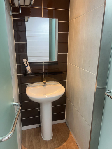 Bathroom 5, KSTAR Metro Hotel, Jung