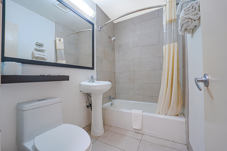 Bathroom 4, Mojave Hotel, Kern