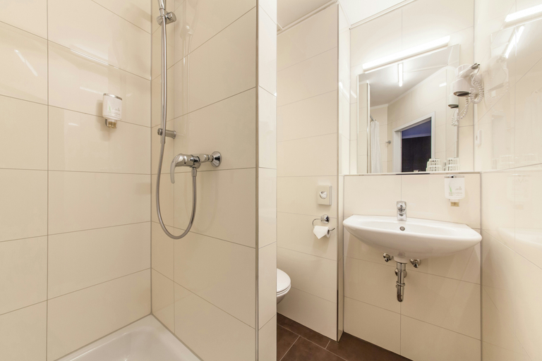 Bathroom 3, Hotel Norddeutscher Hof Hamburg, Hamburg