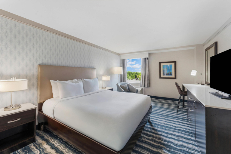 Bedroom 2, DoubleTree by Hilton Hotel Wilmington, New Castle