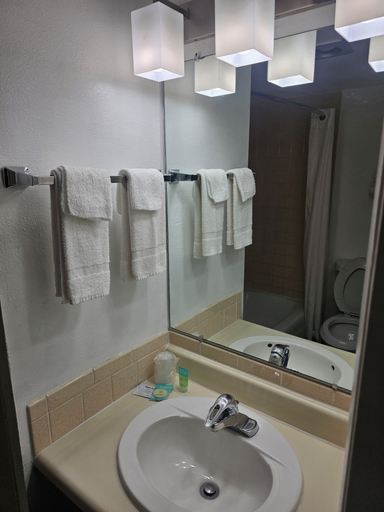 Bathroom 4, National 9 Casper - Showboat, Natrona