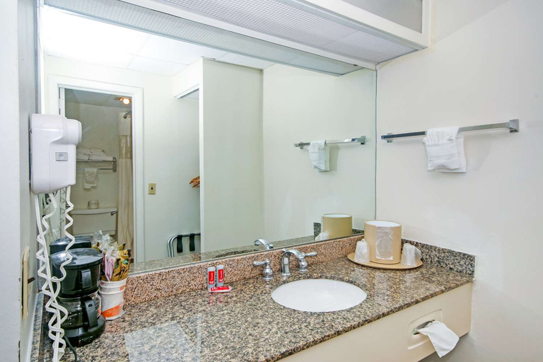 Bathroom 4, Americas Best Value Inn Pilot Mountain, Surry