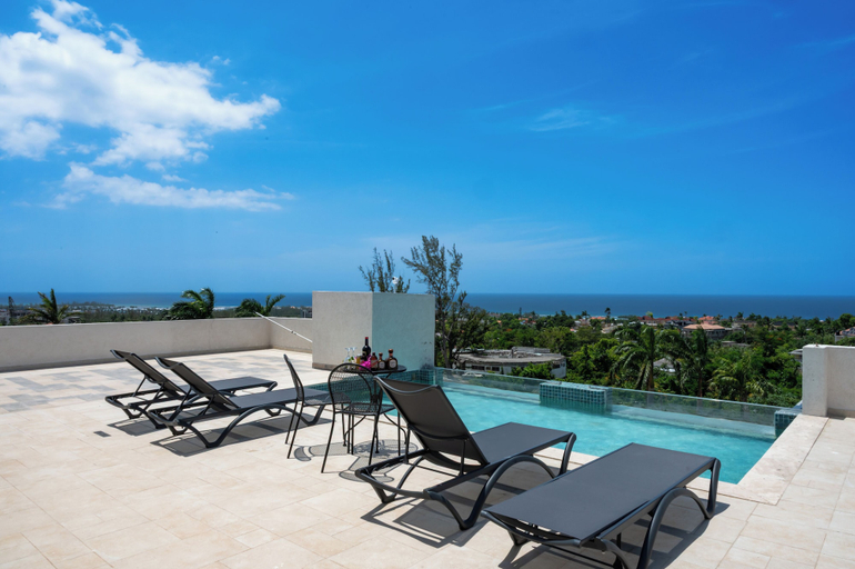 Pool 4, Penthouse Suites at Emotions