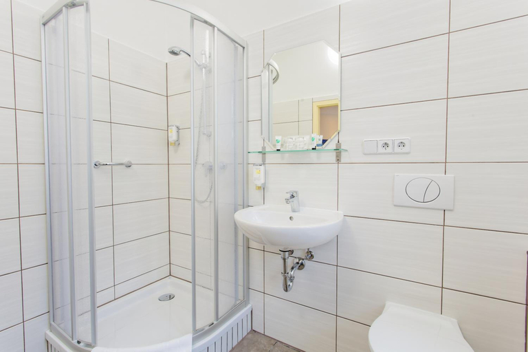Bathroom 5, Zur Alten Oder, Frankfurt (Oder)