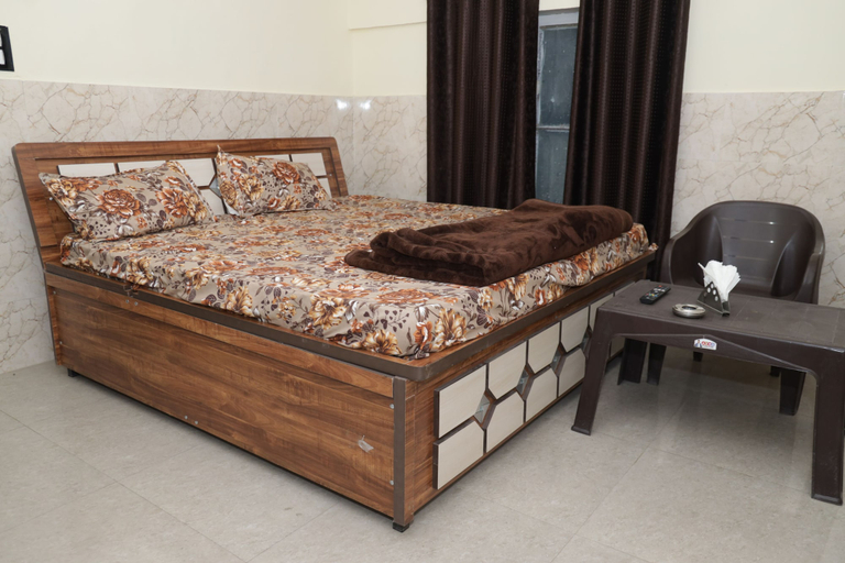 Room 4, RAJ BHOJ RESTAURANT & HOTAL, Ajmer