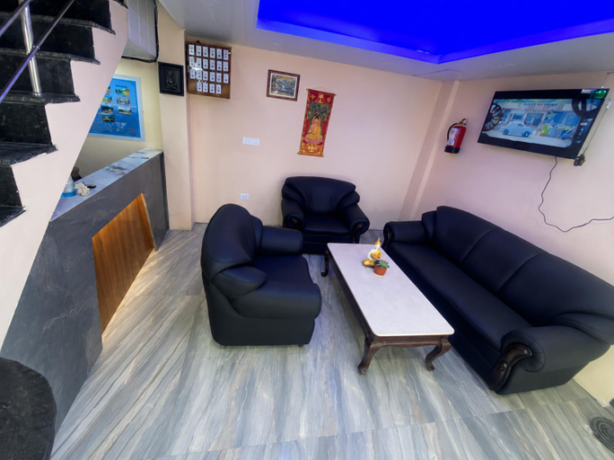 Shared lounge/TV area, Hotel Albatros In Darjeeling, Darjiling