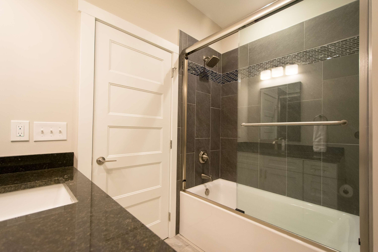 Room 3, Druid Hills Retreat II Sleeps 8 Free Tix, Henderson