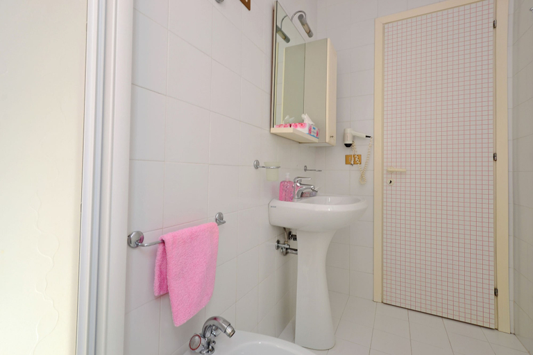 Bathroom 2, Spacious Flat for Groups With Balcony, Udine