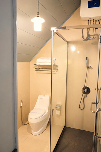 Bathroom 3, Royal Lake Hotel, Nuwara Eliya