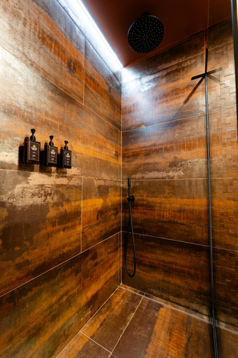 Shower 5, Lagos Moments Lodge, Lagos