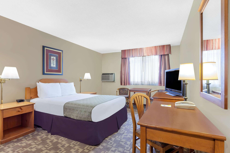 Bedroom 3, Days Inn by Wyndham Bellingham, Whatcom