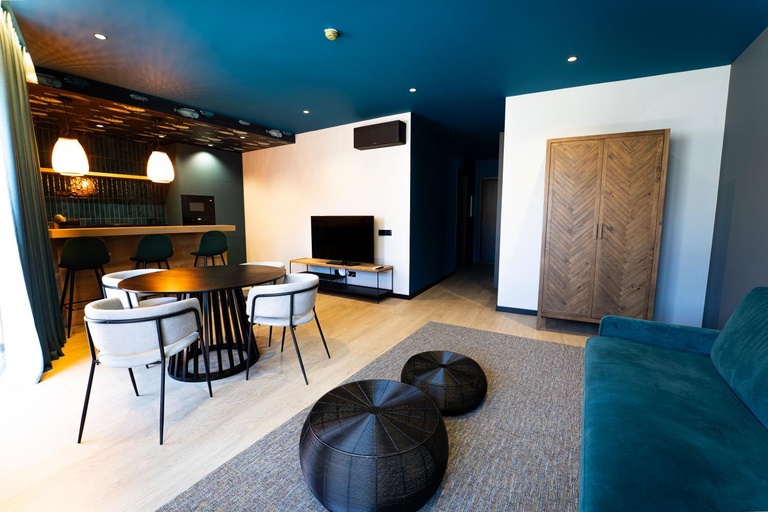 Shared lounge/TV area, Lagos Moments Lodge, Lagos