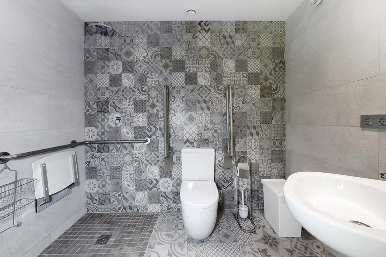 Bathroom 4, Meeting Point Hostels, Barcelona