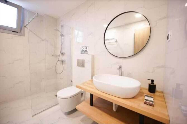 Bathroom 5, Vila Milo, Vlorës