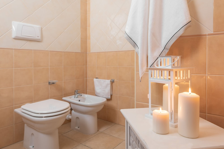 Bathroom 4, Residence Le Fontane, Cagliari