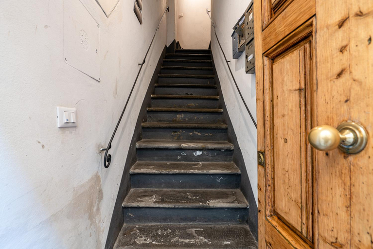 Others 5, Suite "Faenza", Duomo a 2 passi, WiFi e AC, Florence