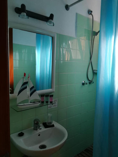 Bathroom 4, Hostal La Fosca, Girona