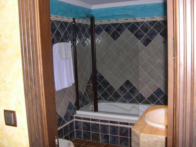 Bathroom 4, Hotel El Doncel, Granada